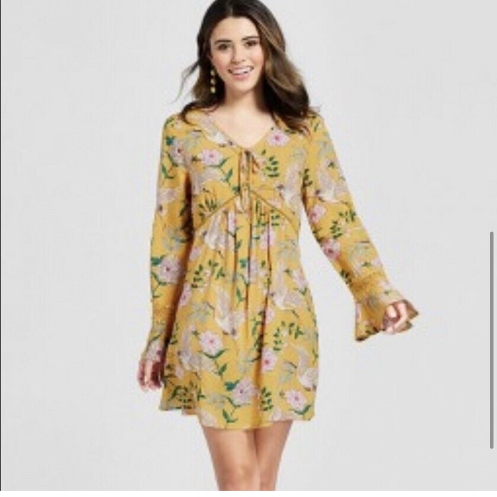Yellow Floral Bell-sleeve Dress - Picture 2 of 3